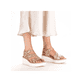 Bunte Rieker Keilsandaletten 69157-90 mit einem Klettverschluss. Schuh am Fuß.