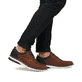 Braune Rieker Herren Schnürschuhe 14405-24 mit der Komfortweite G 1/2. Schuh am Fuß.