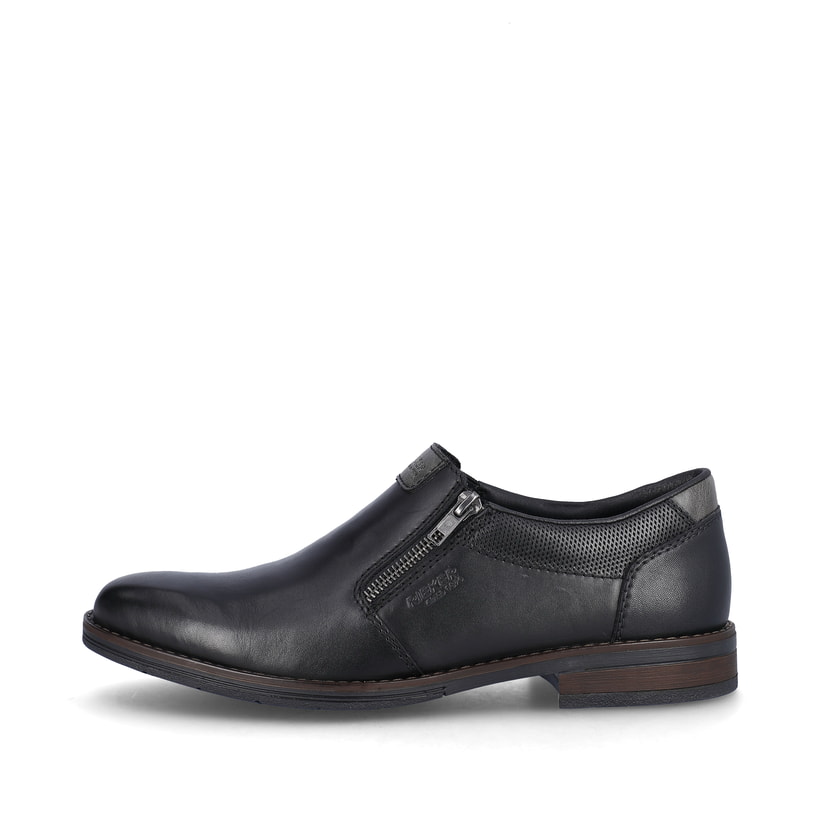 
Nachtschwarze Rieker Herren Slipper 10351-00 mit einer Profilsohle. Schuh Außenseite