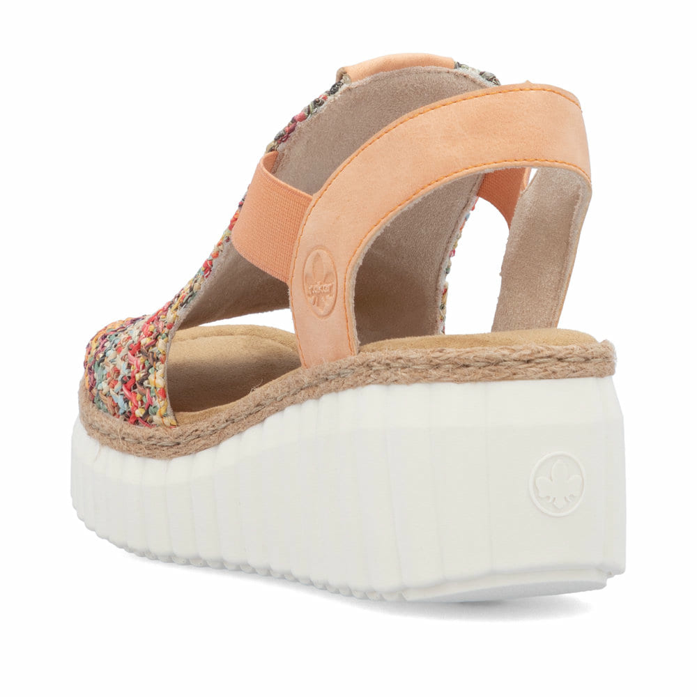 Mehrfarbige Rieker Keilsandaletten 69172-92 mit einem Gummizug. Schuh von hinten.