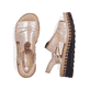 Beige Rieker Keilsandaletten V7972-60 mit metallischem Finish sowie Gummizug. Schuh von oben, liegend.