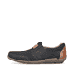 Schwarze Rieker Herren Slipper 09069-00 mit Gummizug sowie Komfortweite G 1/2. Schuh Außenseite.