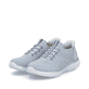 Blaue vegane Rieker Damen Slipper M5066-30 mit einem Gummizug. Schuhpaar seitlich schräg.