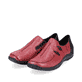 Rote Rieker Damen Slipper L1751-35 mit Gummizug sowie schmaler Passform E 1/2. Schuhpaar seitlich schräg.