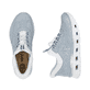 Blaue Rieker Damen Sneaker Low M6071-12 mit Gummizug sowie einer flexiblen Sohle. Schuh von oben, liegend.