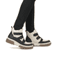 Meeresblaue Rieker Damen Schnürstiefel X8638-14 mit einer robusten Profilsohle. Schuh Innenseite