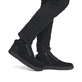 Schwarze Rieker Herren Sneaker High U0762-00 mit TR-Sohle mit weichem EVA-Inlet. Schuh am Fuß.