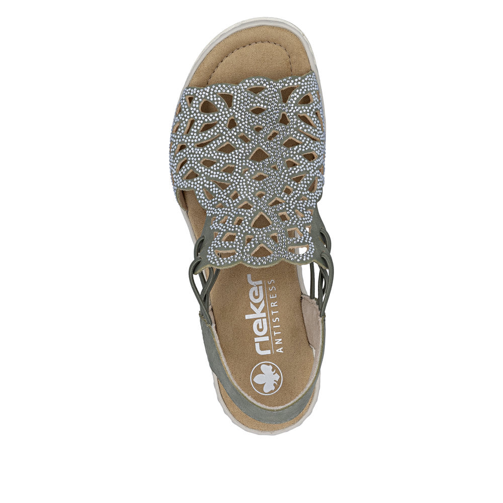Khakifarbene Rieker Keilsandaletten 67465-52 mit Strasssteinen sowie Gummizug. Schuh von oben.