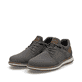 Graue Rieker Herren Slipper 04452-42 mit einem Gummizug sowie Komfortweite G 1/2. Schuhpaar seitlich schräg.