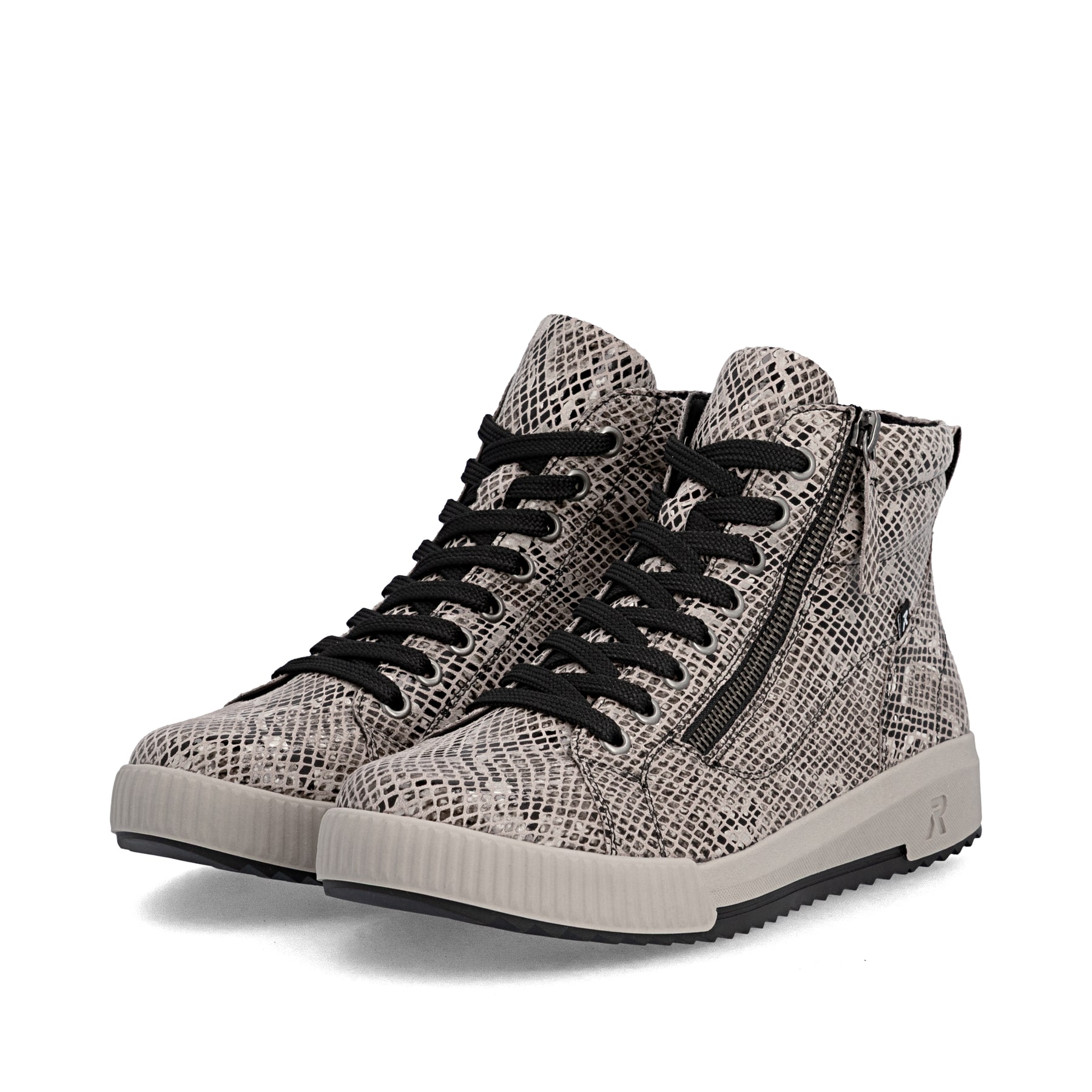Beige-schwarze Rieker Damen Sneaker High W0164-64 mit modernen Ziernähten. Schuhpaar seitlich schräg.