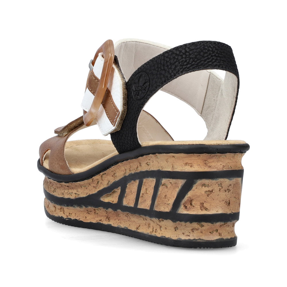 Beige Rieker Keilsandaletten 68176-64 mit trendigen Schnalle. Schuh von hinten.