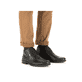 
Mitternachtsschwarze Rieker Herren Slipper 10330-00 mit einer robusten Profilsohle. Schuh am Fuß