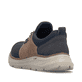 Dunkelblau-schwarze Rieker Herren Slipper B1850-14 mit lightsole+ sowie Gummizug. Schuh von hinten.