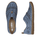 Blaue Rieker Damen Slipper M2852-12 aus Glattleder, Barfußschuhe. Schuh von oben, liegend.
