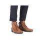 
Hellbraune Rieker Herren Schnürstiefel 13741-25 mit Schnürung und Reißverschluss. Schuh am Fuß