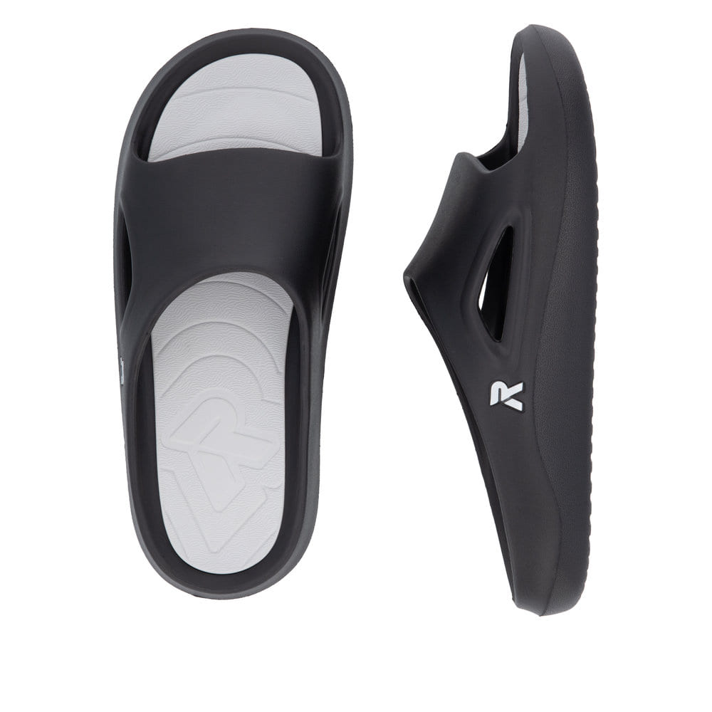 Schwarze Rieker Herren Pantoletten U3450-00 mit einer ultraleichten Sohle. Schuh von oben, liegend.