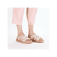 Beige Rieker Damen Pantoletten V1588-60 mit einem Gummizug sowie griffiger Sohle. Schuh am Fuß.