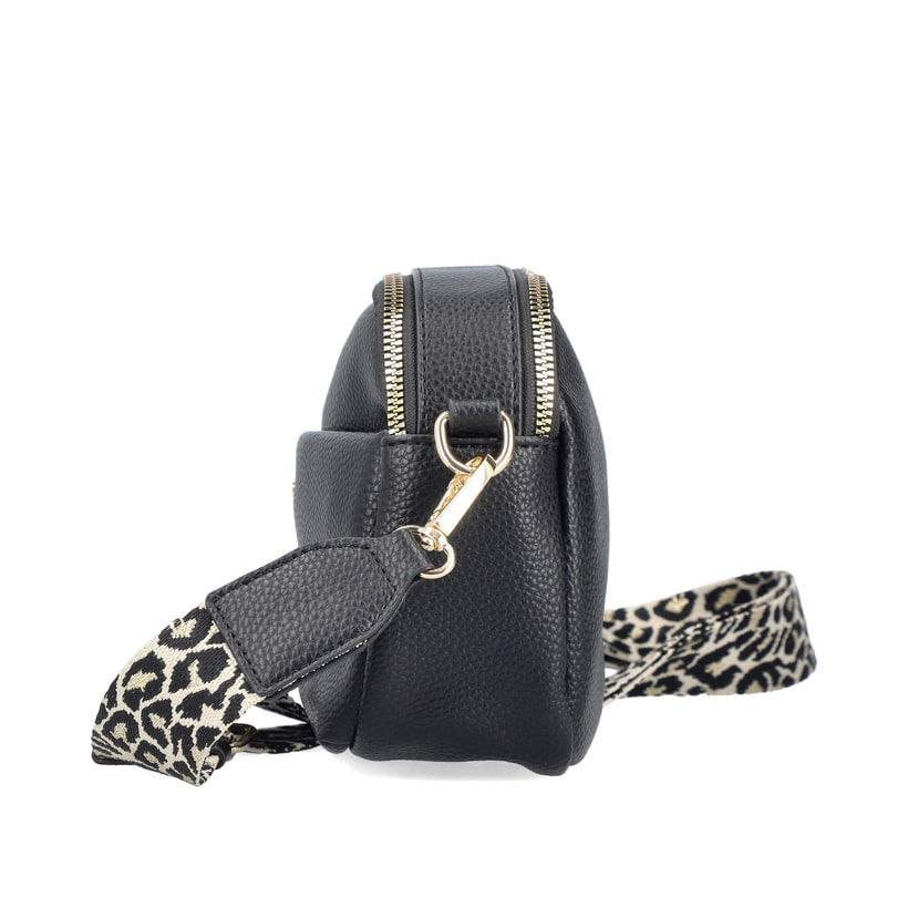 Sac Ã  main Rieker H1029-00 en noir avec fermeture éclair, poche pour téléphone portable et bandoulière amovibles. Porté.