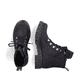 
Tiefschwarze Rieker Damen Biker Boots Y2422-01 mit einer robusten Profilsohle. Schuhpaar von oben.