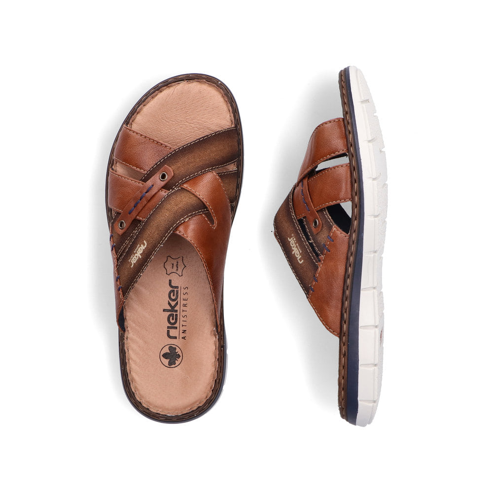 Braune Rieker Herren Pantoletten 25199-22 mit der Komfortweite G 1/2. Schuh von oben, liegend.