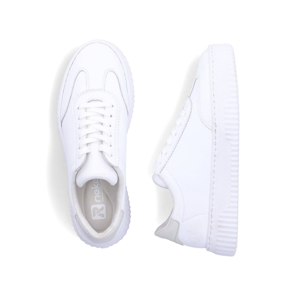 Baskets basses Rieker blanches femme N9910-80 en cuir lisse avec lacets. Chaussure vue de dessus, couchée.
