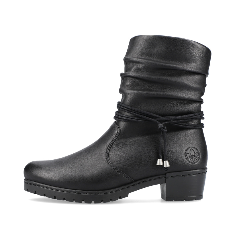 
Tiefschwarze Rieker Damen Stiefeletten Y17R2-00 mit Reißverschluss sowie Blockabsatz. Schuh Außenseite