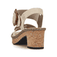 Beige Rieker Riemchensandaletten 63850-60 mit trendigen Schnalle. Schuh von hinten.
