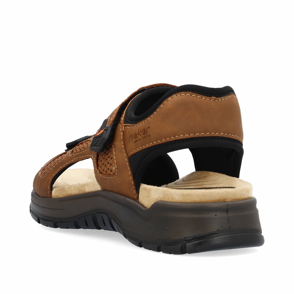 Braune Rieker Herren Trekkingsandalen 26955-24 mit einem Klettverschluss. Schuh von hinten.