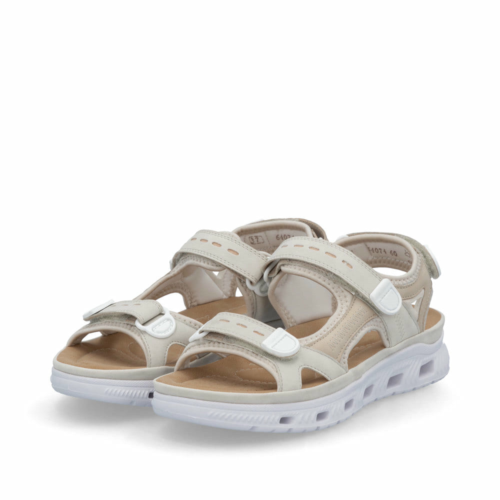 Beige Rieker Damen Trekkingsandalen 64074-60 mit einem Klettverschluss. Schuhpaar seitlich schräg.