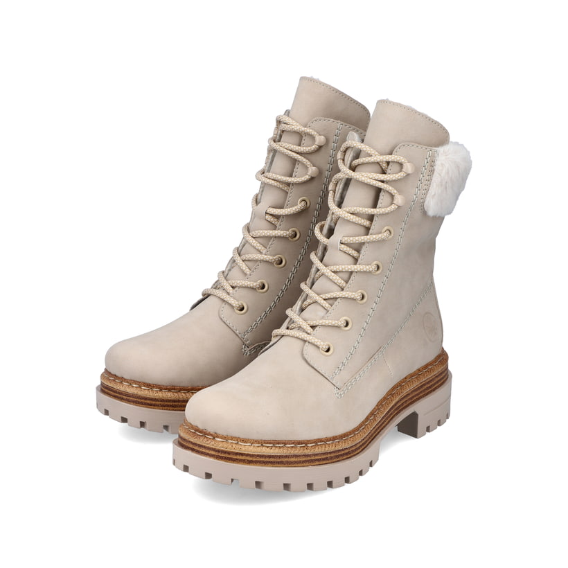 Sandbeige Rieker Damen Schnürstiefel 75630-62 mit einer schockabsorbierenden Sohle. Schuhpaar schräg.