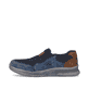 Azurblaue Rieker Herren Slipper 14852-14 mit Elastikeinsatz sowie geprägtem Logo. Schuh Außenseite.