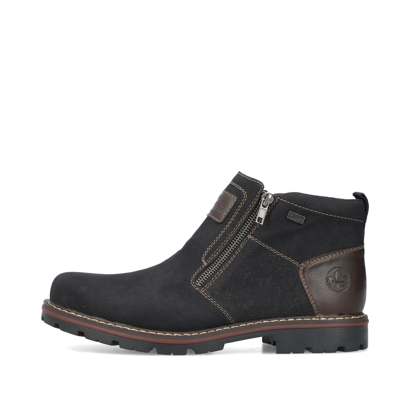 
Graphitschwarze Rieker Herren Kurzstiefel 37770-00 mit einer robusten Profilsohle. Schuh Außenseite