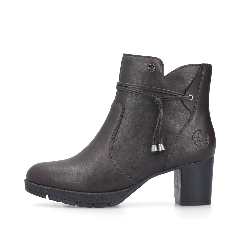 Dunkelbraune Rieker Damen Stiefeletten 77667-25 mit dekorativer Kordel. Schuh Außenseite.