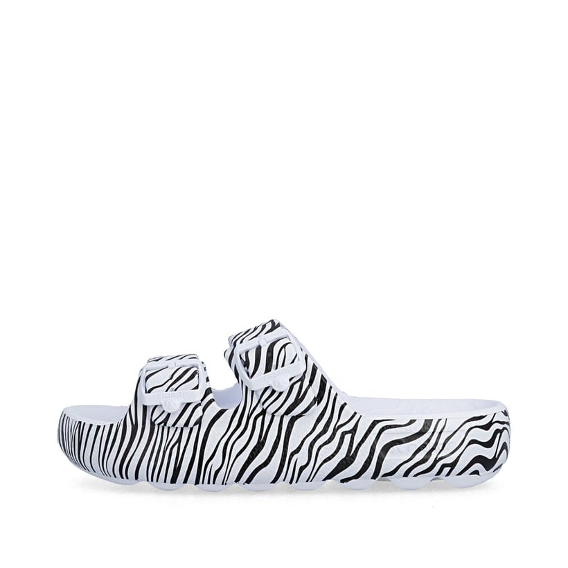 Schwarzweiße Rieker Damen Pantoletten P2450-81 mit angesagtem Animal-Print. Schuh Außenseite.