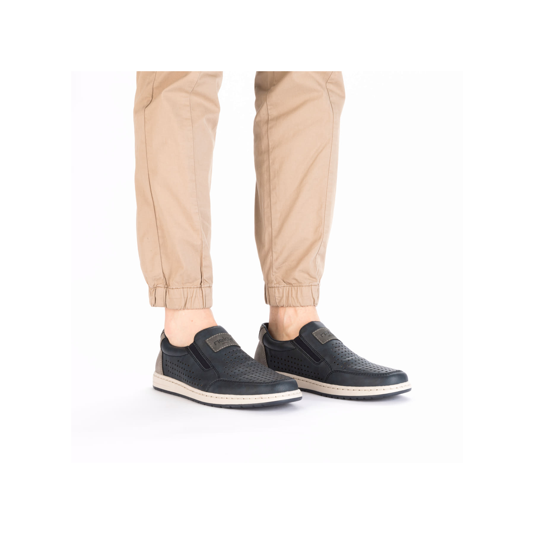 Rieker NU 21% KORTING: slippers met een logo-opschrift