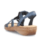 Blaue Rieker Damen Riemchensandalen 628G9-16 mit Schmuckelementen sowie Gummizug. Schuh von hinten.