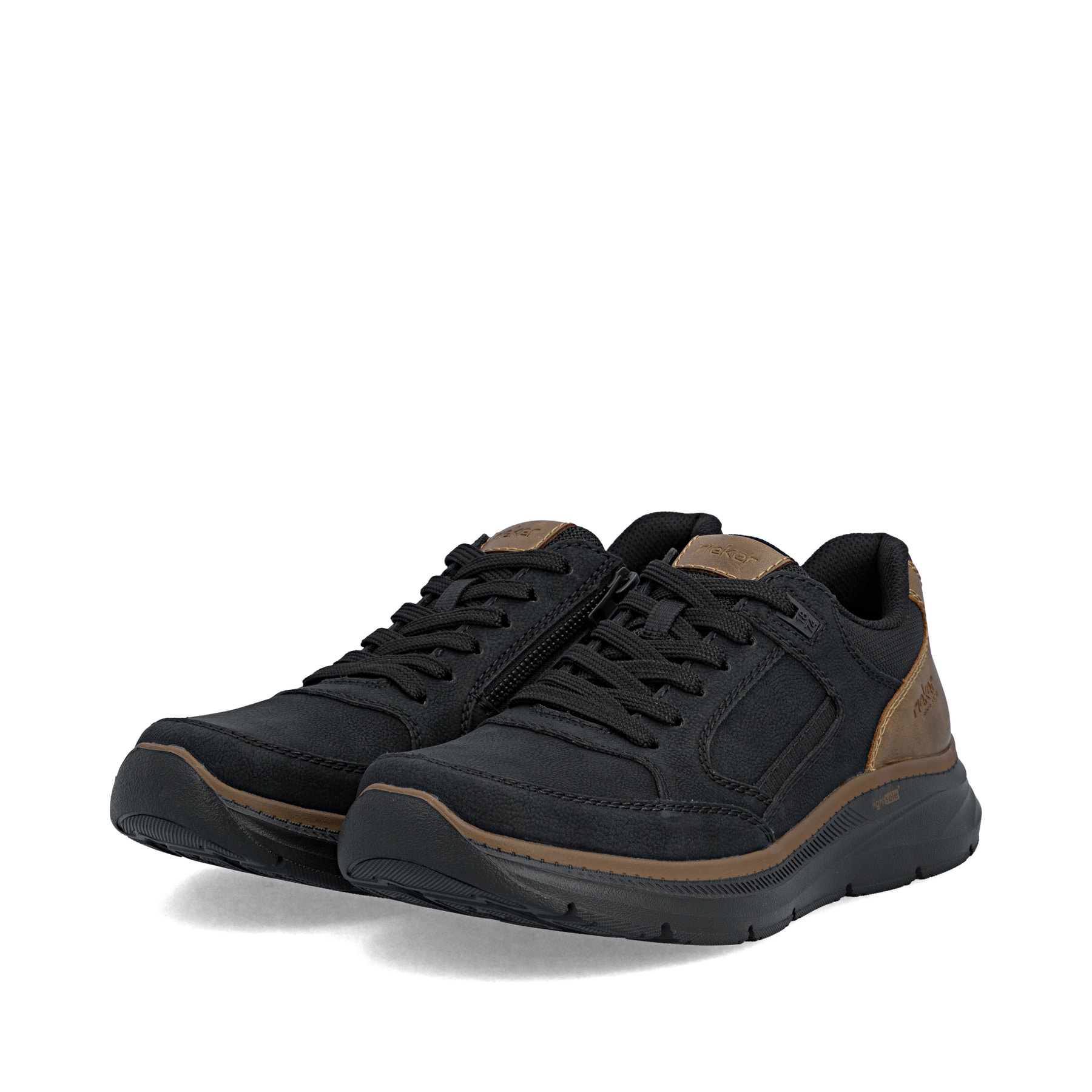 Schwarze Rieker Herren Schnürschuhe B1801-00 mit lightsole+ sowie Reißverschluss. Schuhpaar seitlich schräg.