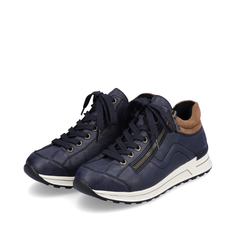 Dunkelblaue Rieker Damen Sneaker Low N1400-14 mit gepolstertem Schaftrand. Schuhpaar seitlich schräg.