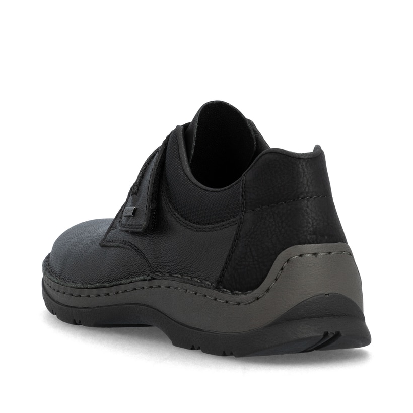 Tiefschwarze Rieker Herren Slipper 05358-01 mit einer schockabsorbierenden Sohle. Schuh von hinten