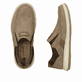 Braune Rieker Herren Slipper 17368-25 mit einem Gummizug sowie der Extraweite H. Schuh von oben, liegend.