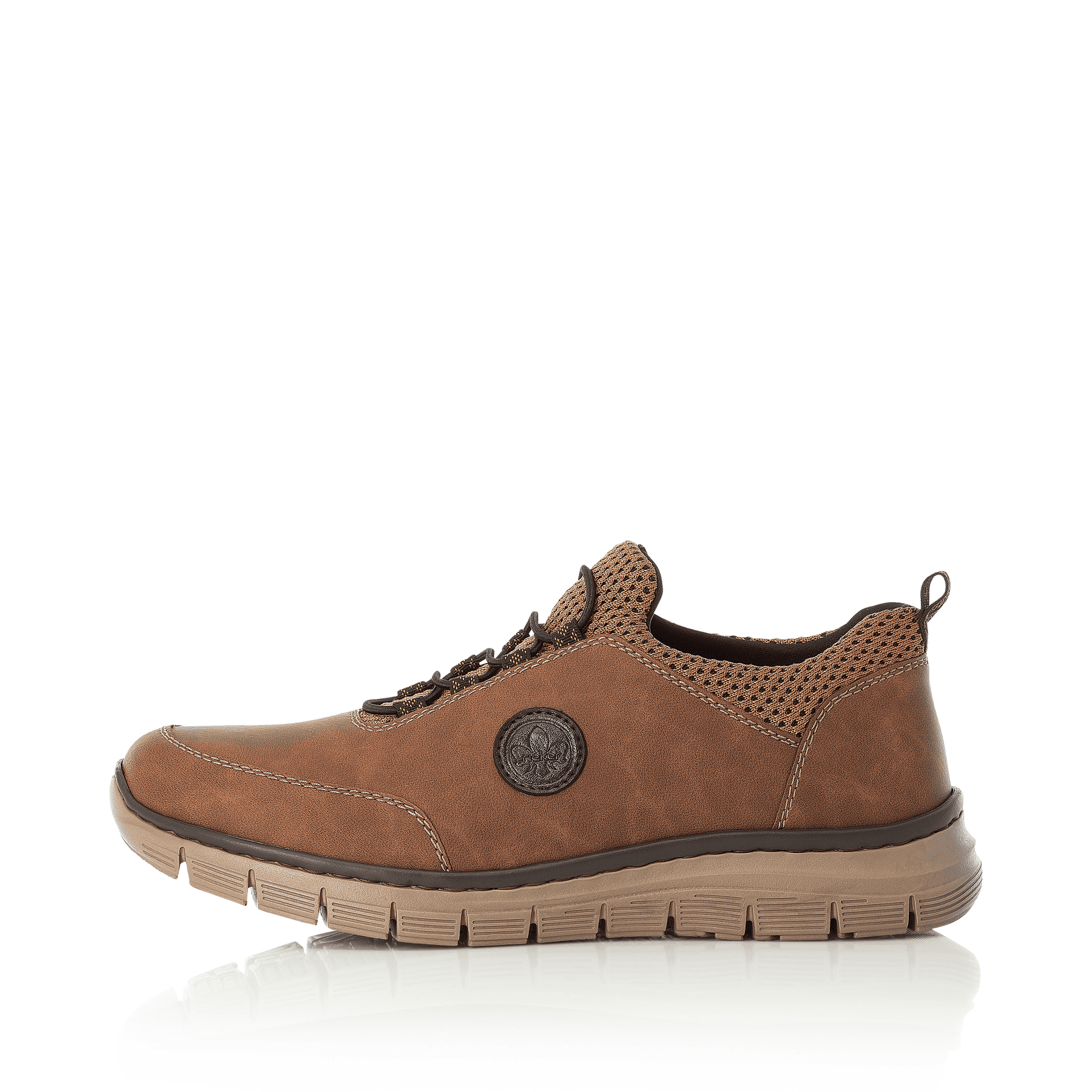 Nussbraune Rieker Herren Slipper B5672-24 mit einer schockabsorbierenden Sohle. Schuh Außenseite