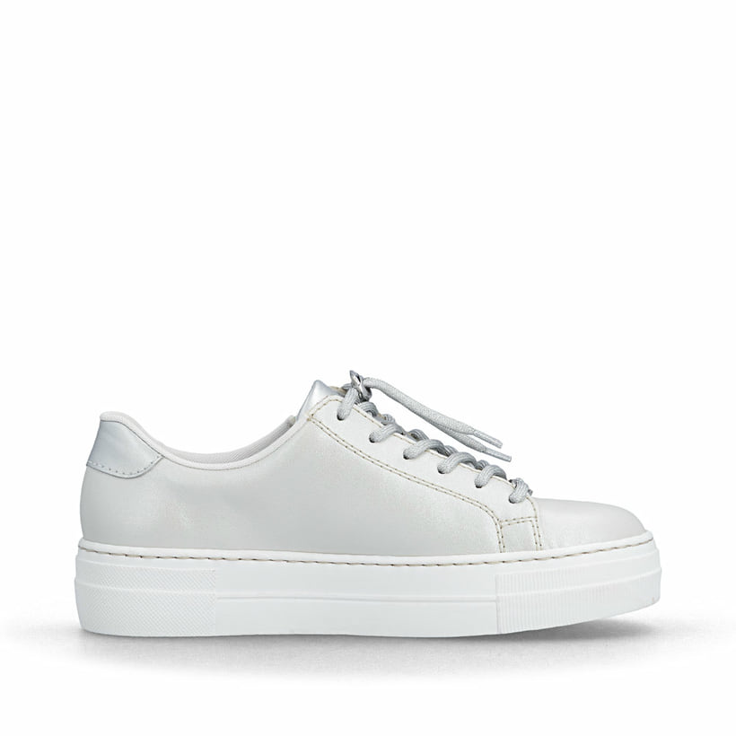 Silberne Rieker Damen Sneaker Low N4960-90 mit dekorativer Prägung. Schuh Innenseite.