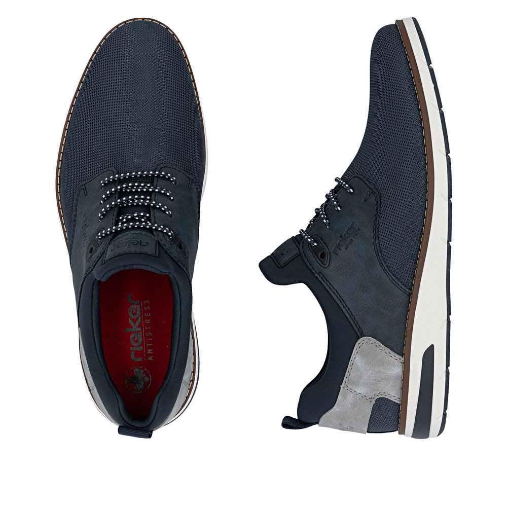 Blaue Rieker Herren Slipper 11359-14 mit einem Gummizug sowie Komfortweite G 1/2. Schuh von oben, liegend.