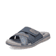 Schieferblaue Rieker Herren Pantoletten 24350-14 mit einem Klettverschluss. Schuh seitlich schräg.
