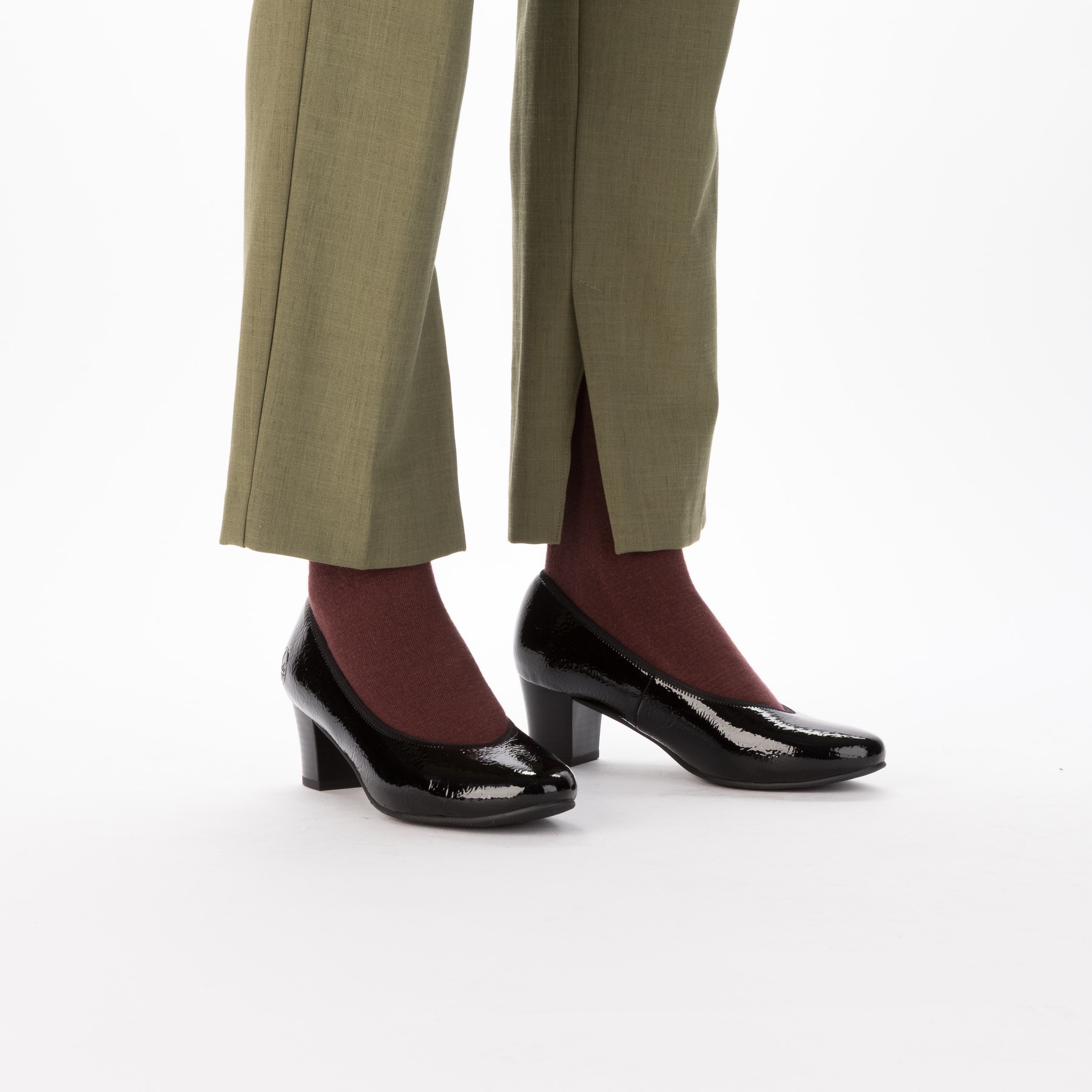 Escarpins Rieker noirs pour femme 44650-02 avec semelle adhérente. Chaussure au pied.