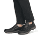 
Graphitschwarze Rieker Herren Slipper 03355-00 mit einer schockabsorbierenden Sohle. Schuh am Fuß