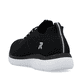 Schwarze Rieker Damen Sneaker Low M5074-00 mit Gummizug sowie flexibler Sohle. Schuh von hinten.