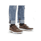 
Kastanienbraune Rieker Herren Schnürschuhe B3301-22 mit einer leichten Profilsohle. Schuh am Fuß