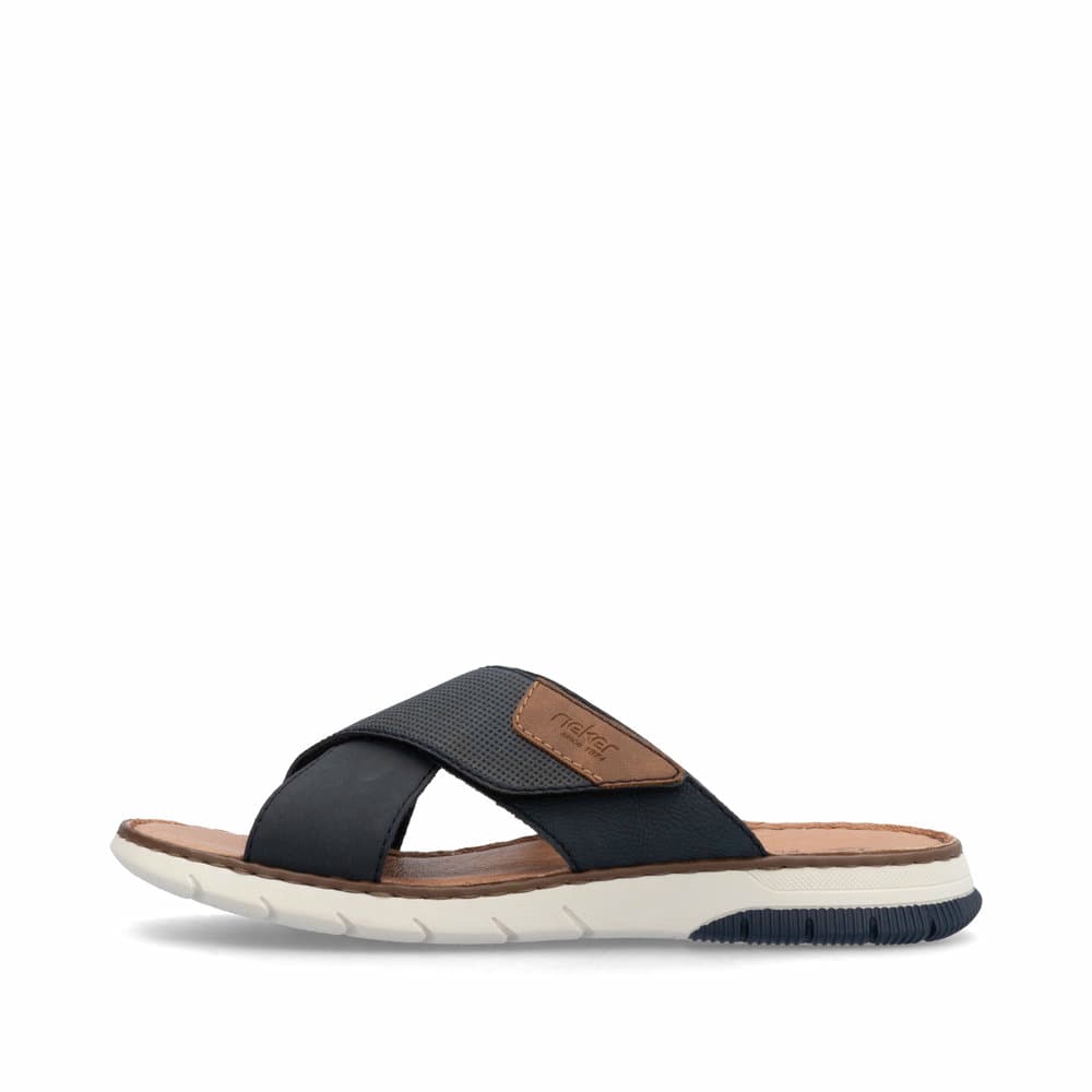 Blaue Rieker Herren Pantoletten 25283-14 mit einem Klettverschluss. Schuh Außenseite.