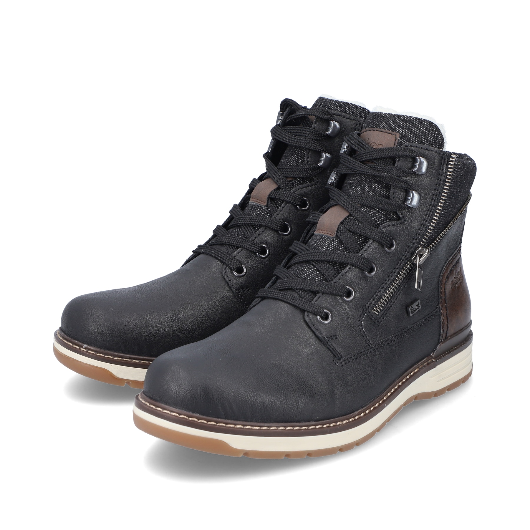 Nachtschwarze Rieker Herren Schnürstiefel 39440-00 mit Schnürung und Reißverschluss. Schuhpaar schräg.